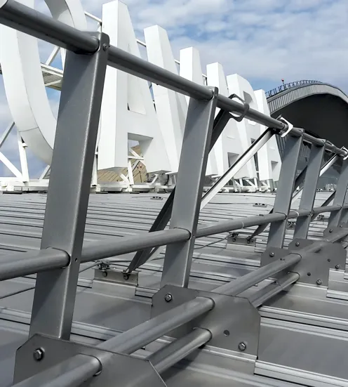 Кровельное ограждение Н=0,6 м (универсальное) на металлочерепицу и гибкую черепицу 